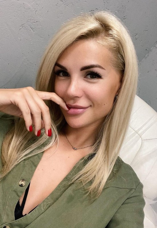 Anastasiia • 44 • Ukraine