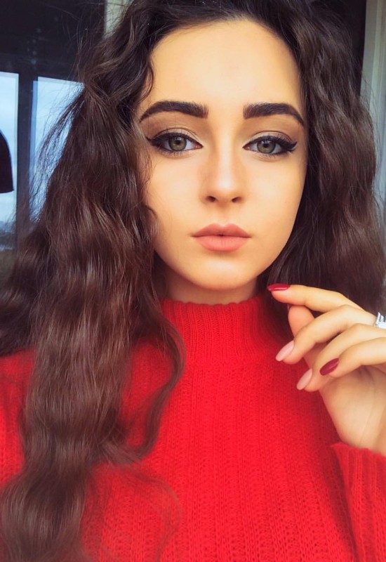 Dina • 23 • Russia