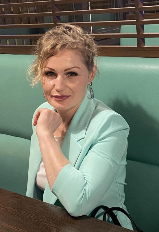 Ewa • 49 • Ukraine