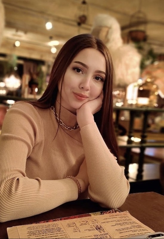 Elena • 25 • Росія