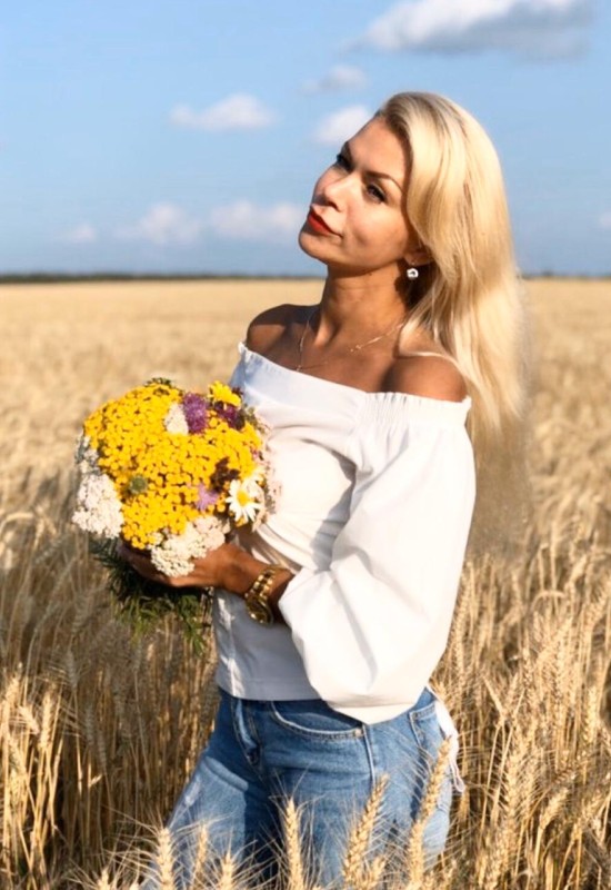 Inna • 44 • Russie