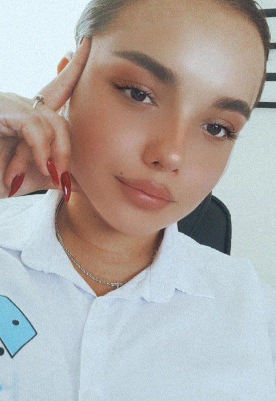 Julia • 24 • Украина