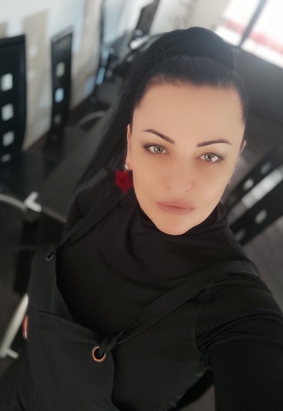 Juliya • 43 • Ukraine