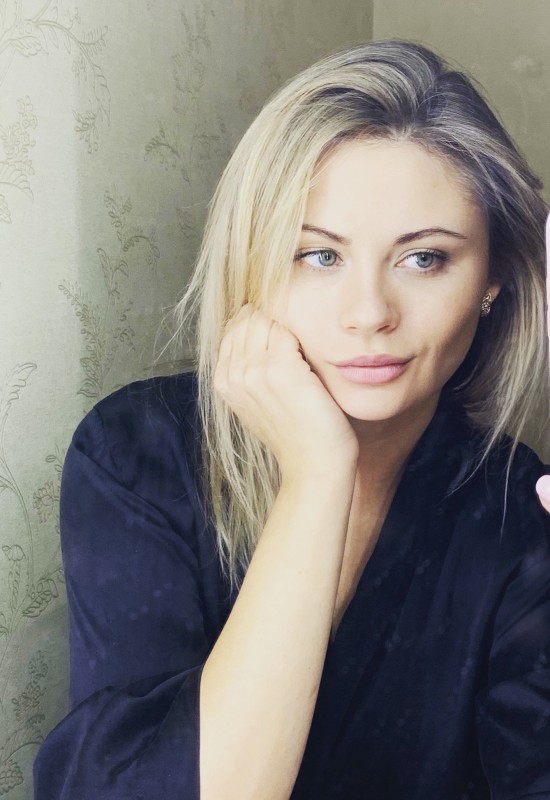 Julia • 36 • Russia