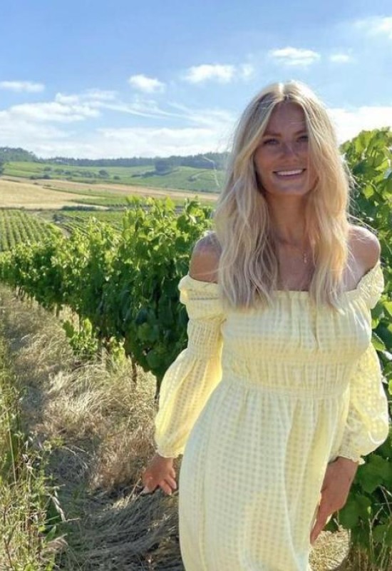 Katya • 38 • Ukraine