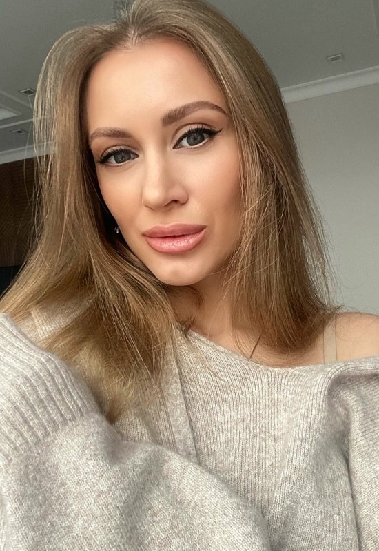 Viktoria • 44 • Biélorussie