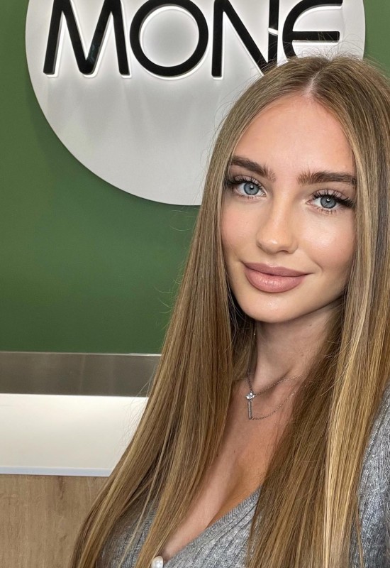 Yulia • 34 • Belarus