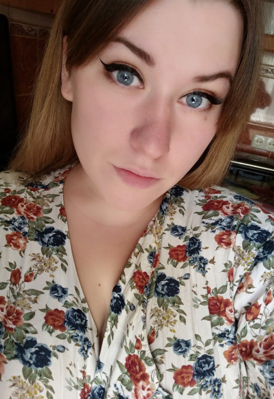 Alina • 27 • Ukraine 🇺🇦