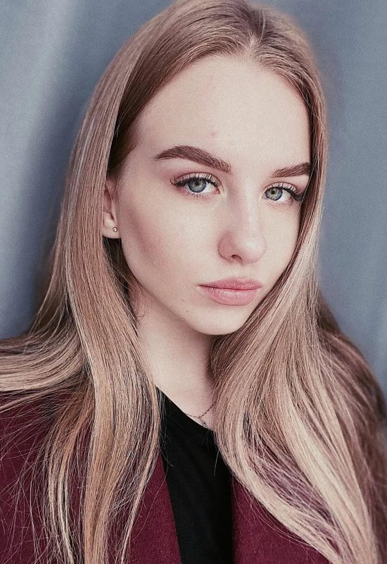 Anzhelika • 31 • Belgique