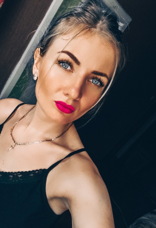 Elena • 34 • Russia