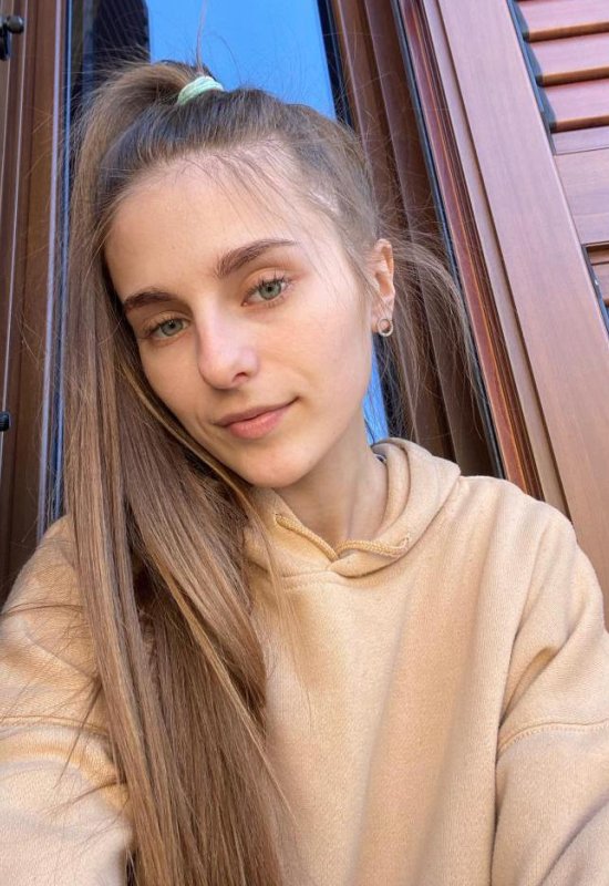 Yana • 24 • Italie