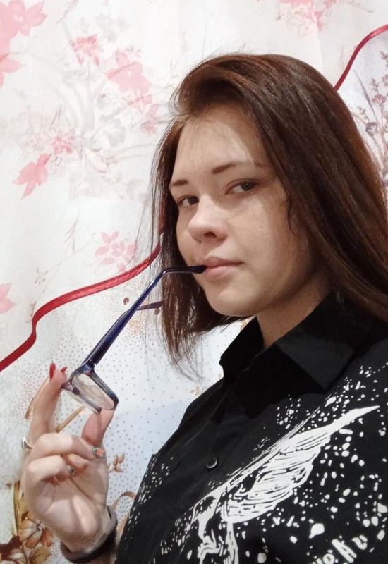 Mary • 21 • Russie