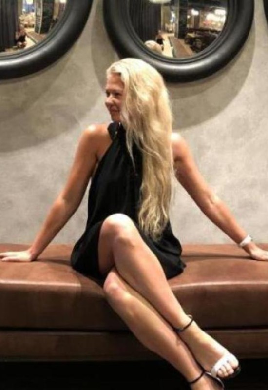 Anna • 45 • Russie