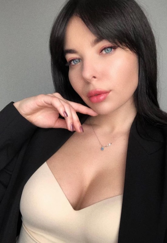 Julia • 30 • Україна