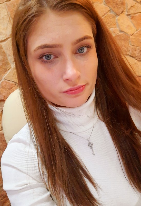 Katya • 35 • Russia