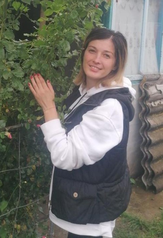 Oxana • 35 • Ukraine