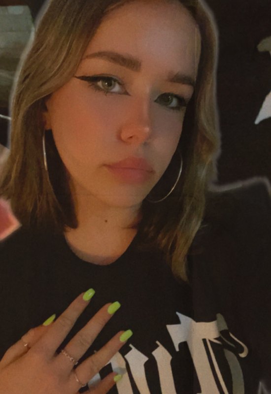Alina  • 25 • Moldova