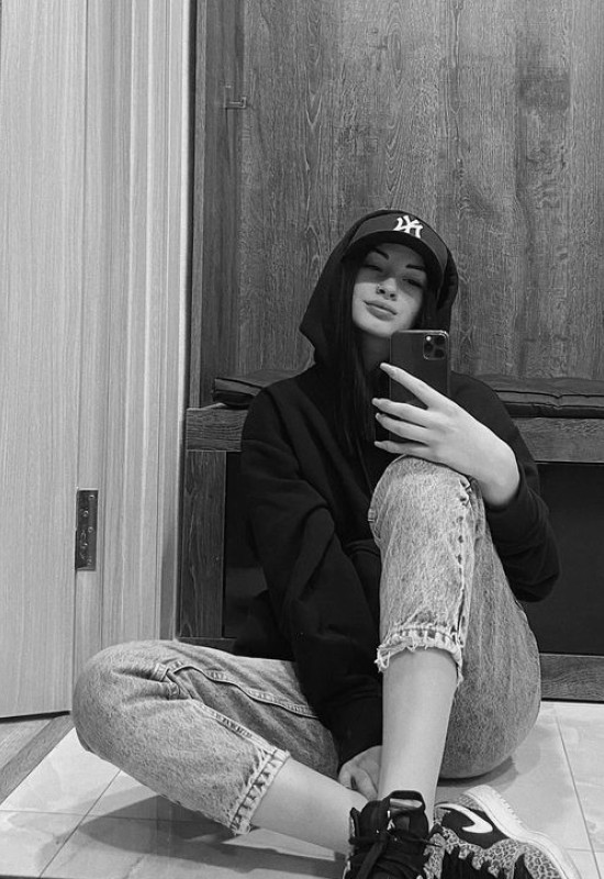 Dacha • 23 • Ukraine 🇺🇦