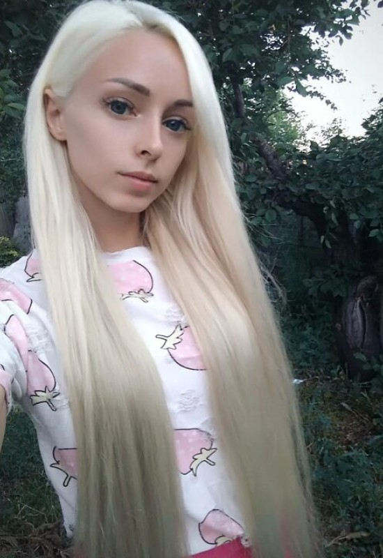 Olga • 22 • Russie
