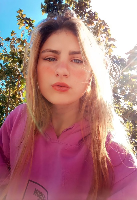 Viola • 22 • Ukraine