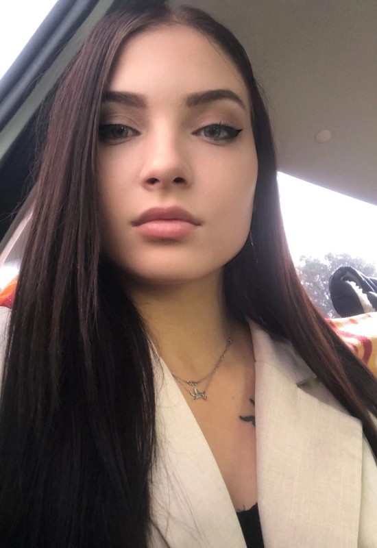 Yulia • 24 • Russie