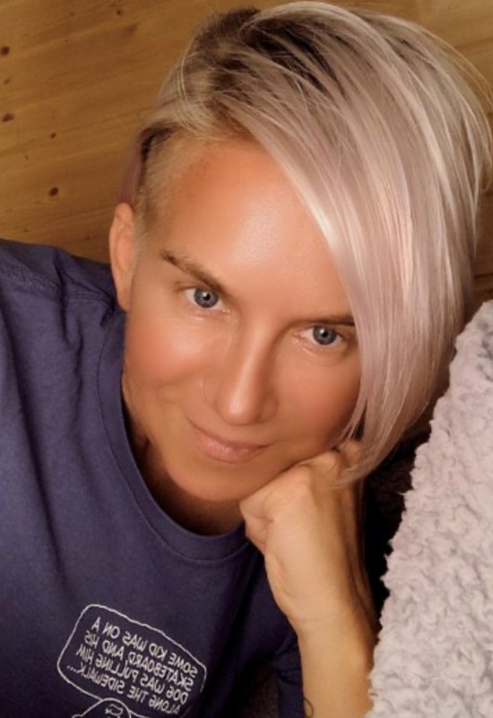 Svetlana • 50 • Russia