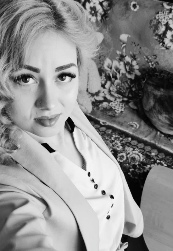 Amelia • 33 • Russia