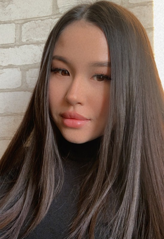 Lina • 29 • Ukraine