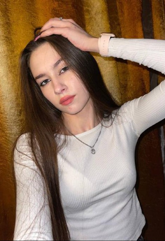 Polina • 31 • Russia