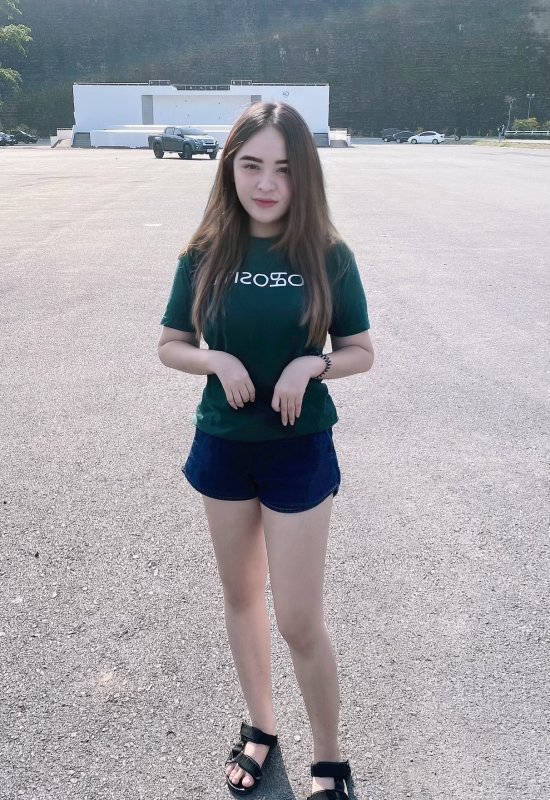 Pimpilai • 27 • Thaïlande