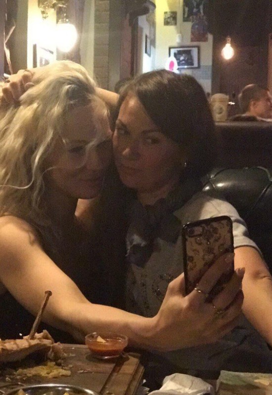 Elizabeth  • 45 • Russia