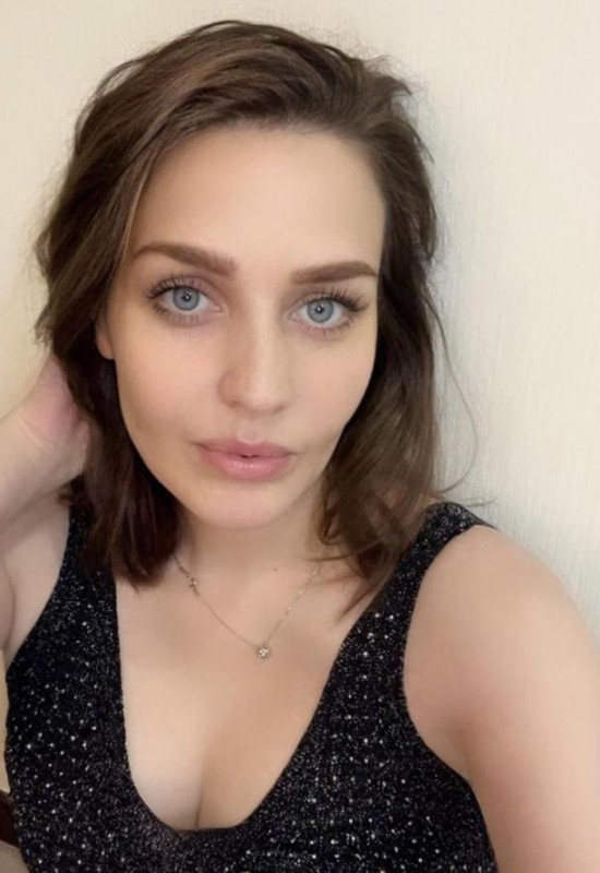 Elena • 38 • Russia