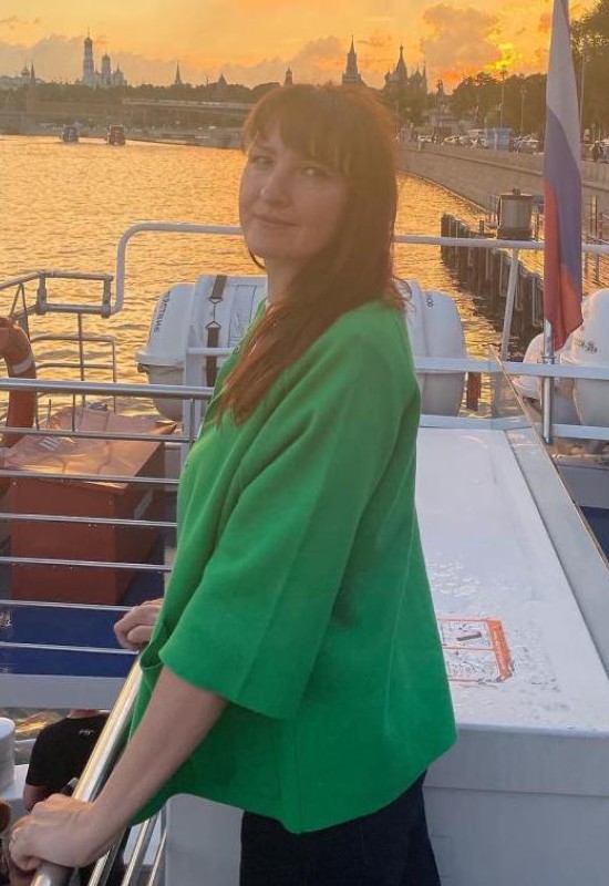 Irina  • 44 • Russie