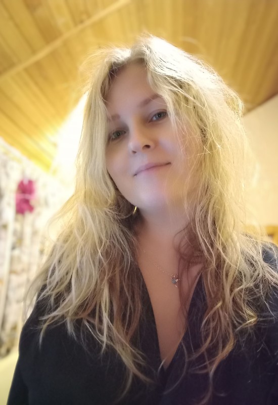 Elena • 48 • Russie