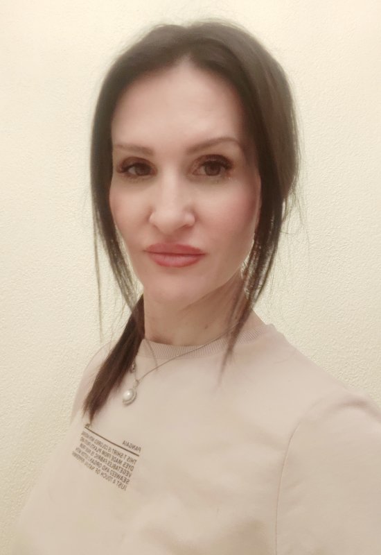 Alena • 47 • Росія