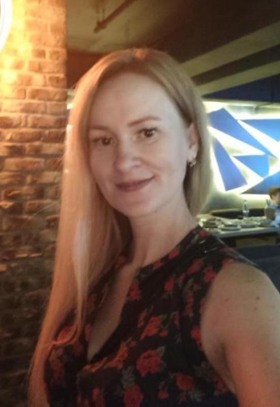 Elena • 39 • Russie