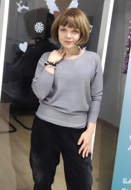 Yelena • 41 • Kazakhstan