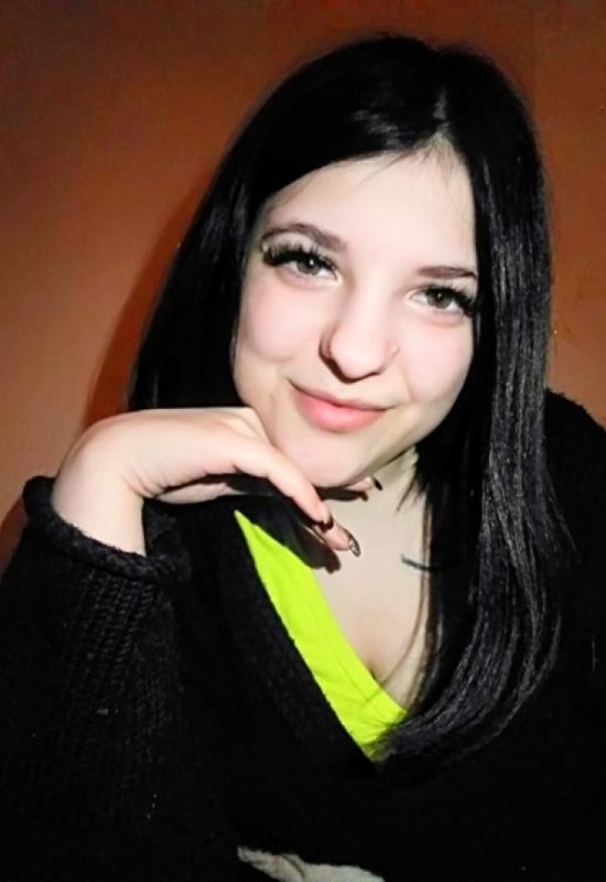 Nadya • 25 • Ukraine 🇺🇦