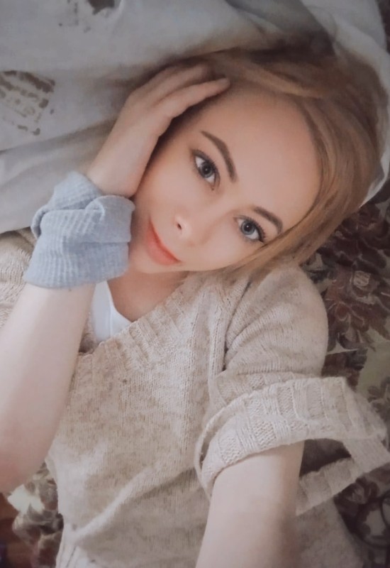 Anechka • 37 • Russia