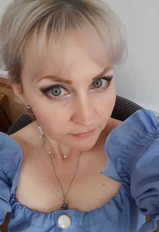 Anna • 49 • Росія