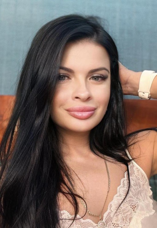 Lena • 29 • Russia