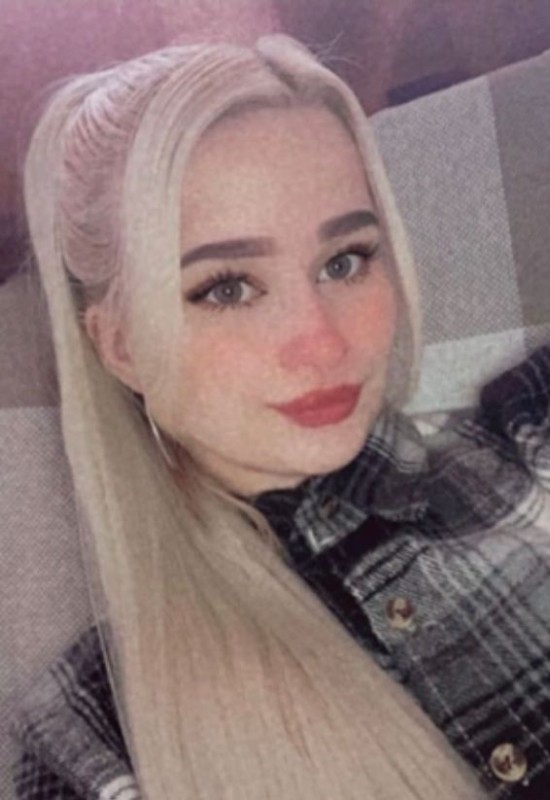 Yana • 23 • Russie