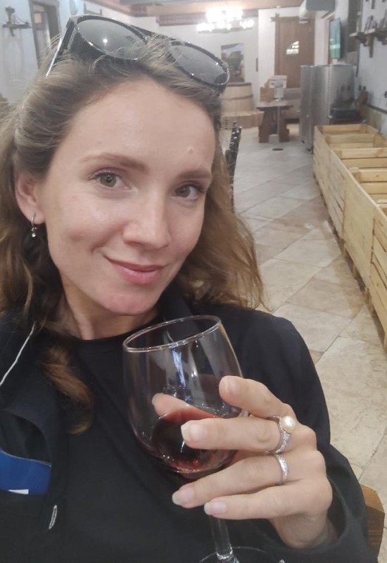 Olena • 38 • Ukraine