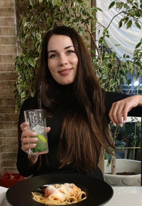 Lara • 33 • Россия