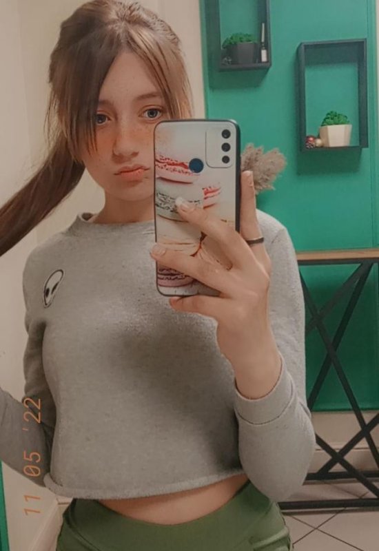 Yuliana • 22 • Portugal