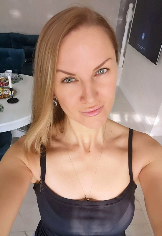Olga • 37 • France