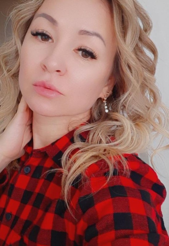 Alena • 40 • Russia