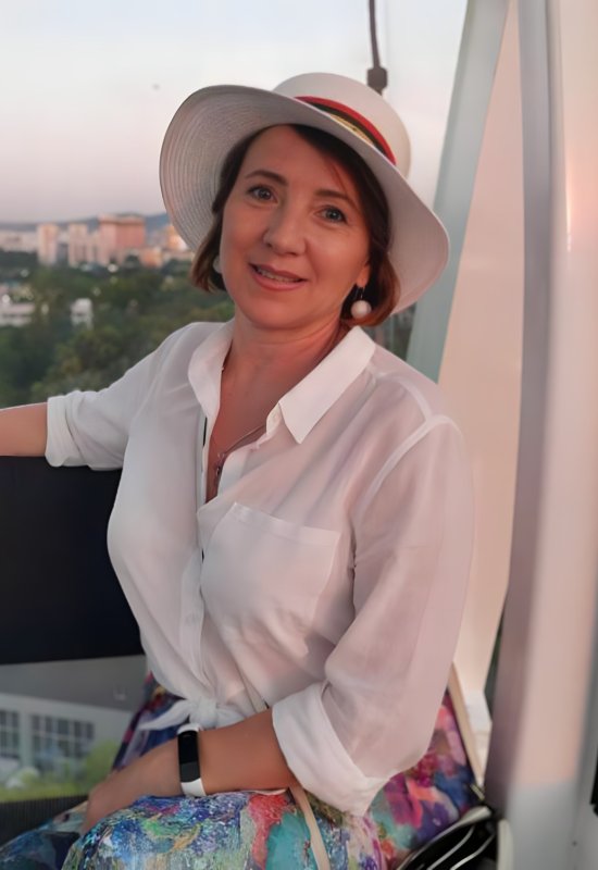 Irina • 63 • Russie