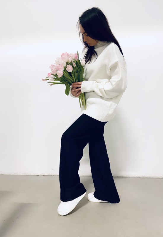 Julia  • 37 • Ukraine