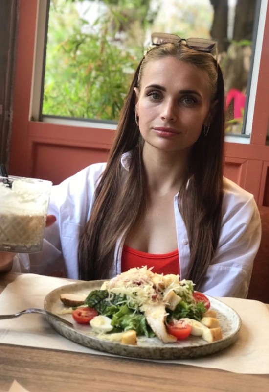 Anna • 31 • Russie